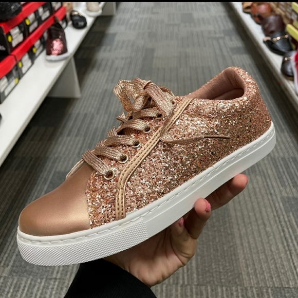Shoes - ‼️CLEARANCE PRICE FIRM‼️Rose Gold Glitter Sneaker🔥